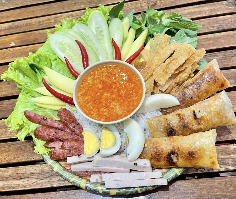 10 quán Nem Nướng Quận 2 ngon khó cưỡng Sài Gòn Hồ Chí Minh